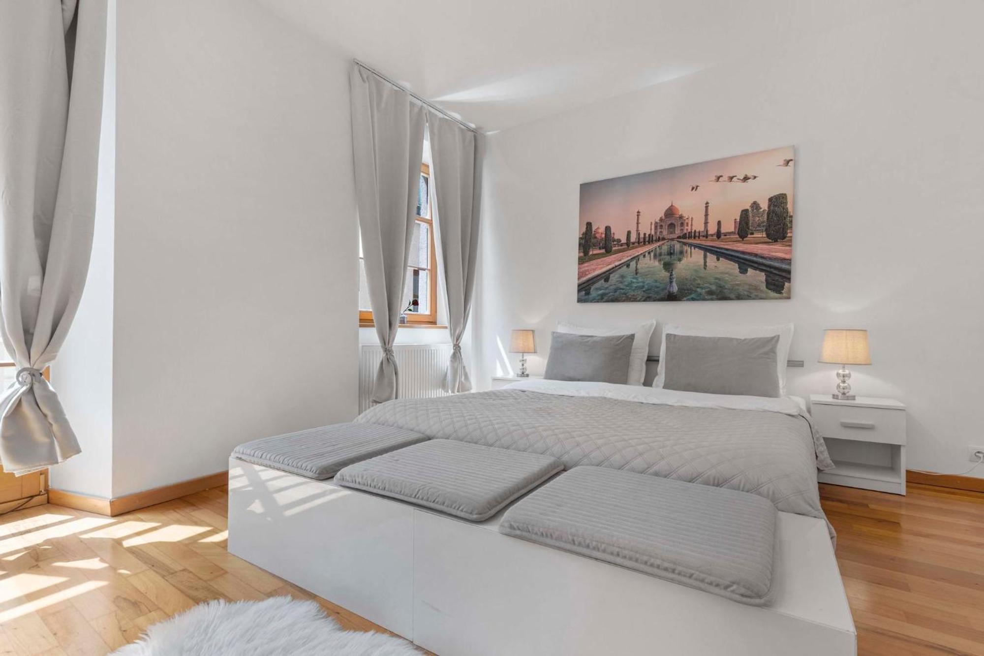Charming Apartment In The Heart Of Bratislava Extérieur photo